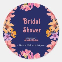 Moderna ducha de novia con flores silvestres rosas