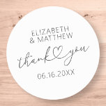 Pegatina Redonda Moderna Moda simple y elegante Boda de corazón mín<br><div class="desc">Este diseño sencillo y moderno se compone de sans serif y de una juguetona tipografía cursiva con corazones doodle. Perfecto para fiestas de boda.</div>