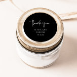 Pegatina Redonda Moderna y Minimalista | Boda negro<br><div class="desc">Estos elegantes pegatinas de boda negro o ducha de novia son sencillos y minimalistas,  pero muy elegantes,  gracias a la escritura moderna escrita a mano que dice "gracias",  y a la disposición limpia.</div>