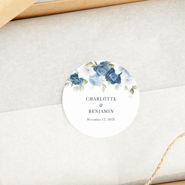 Pegatina Redonda Moderno Boda Floral Elegante Dusty Azul (Elegant Dusty Blue Floral Wedding Favors Classic Round Stickers)