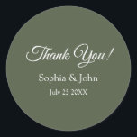 Pegatina Redonda Moderno Boda Verde Oleícola Gracias<br><div class="desc">Forma: Pegatinas redondos clásicos crean pegatinas personalizados para cada ocasión! Puedes usarlas para un envío especial, para manualidades infantiles u otros proyectos artísticos. ¡Estas pegatinas tienen infinidad de usos! Personalízalo con tus propios diseños, patrones, imágenes y texto. Dimensiones: Disponible en 2 tamaños: Grande: 3" de diámetro, 6 pegatinas por hoja...</div>