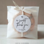 Pegatina Redonda Moderno Mínimo A Dulce Gracias Favor De Boda<br><div class="desc">Estos modernos pegatinas Minimalistas A Sweet Gracias son perfectos para un boda minimalista o un boda moderno. Este sencillo diseño cuenta con un tipo de letra manuscrita que es perfecto para su evento. Personalizable que toda la redacción tenga cualquier color. También puede añadir cualquier imagen, si lo desea. Personaliza a...</div>