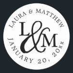 Pegatina Redonda Monograma Boda blanco<br><div class="desc">boda característica sus iniciales trabajadas en un diseño de monograma,  junto con un marcador de script decorativo. Sus nombres y la fecha de su boda aparecen con letras blancas,  curvadas alrededor del exterior.</div>