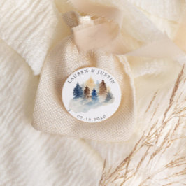 Pegatina Redonda Monograma de árboles de acuarela de montaña rústic