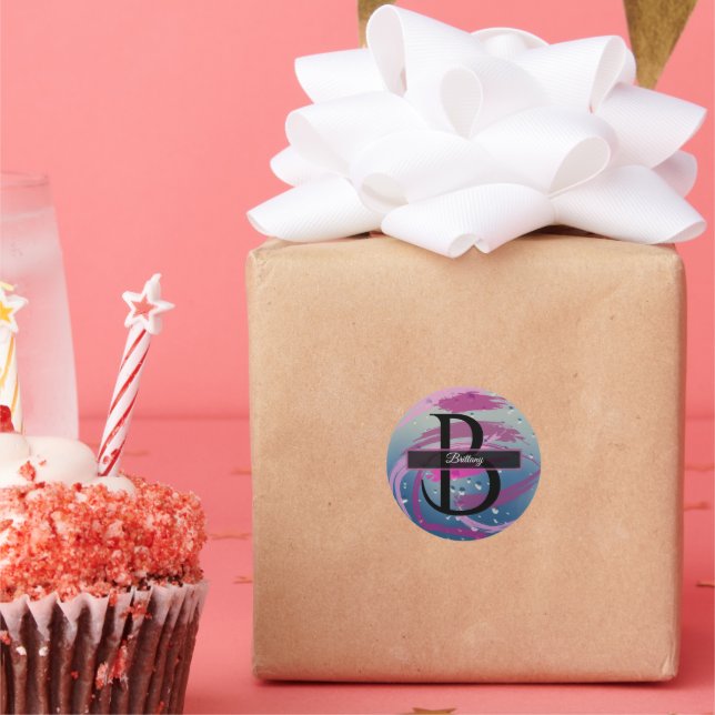 Pegatina Redonda Monograma de fiebre aftosa y pincel rosa suave (Fiesta)