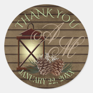 Pegatina Redonda Monograma de invierno Rústico Linterna y Pina