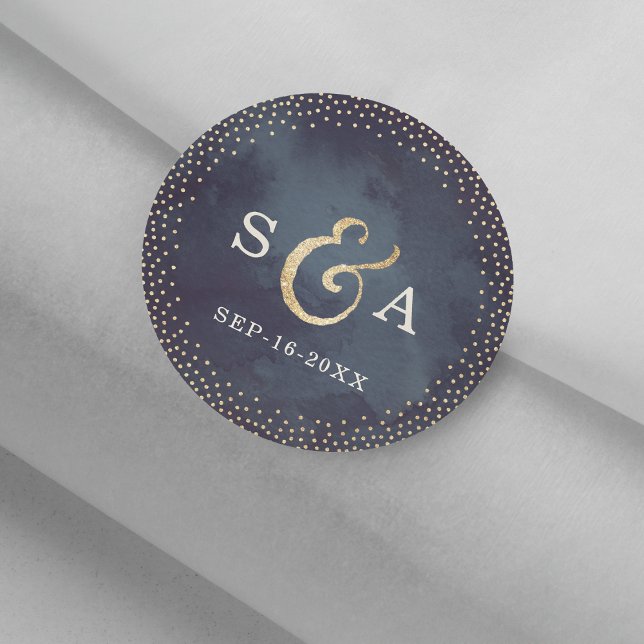 Pegatina Redonda Monograma de purpurina de oro falso de la noche de (Modern glam night faux gold glitter monogram classic round sticker)