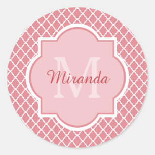 Pegatina Redonda Monograma De Quatrefoil Rosa De moda Con Nombre