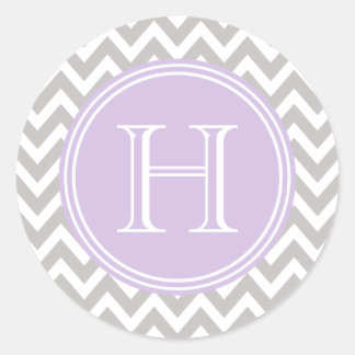 Pegatina Redonda Monograma lila en elegante chevrón gris