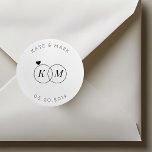 Pegatina Redonda Monograma moderno de anillos Bodas Guardar la fech<br><div class="desc">Etiquetas y etiquetas de boda diseñadas por el personalizado Save the Date con las iniciales de la pareja rodeadas de anillos de boda/compromiso. Estos pegatinas modernos y elegantes son perfectos para invitaciones bodas,  invitaciones,  paquetes de regalo de bricolaje y más!</div>