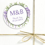 Pegatina Redonda Monograma simple elegante Boda de flores púrpura<br><div class="desc">Simples Gracias Monograma Elegante Etiquetas de Bodas Púrpura presenta tu monograma personalizado en la moderna tipografía de escritura de caligrafía púrpura rodeada de elegantes flores de glicinia. Perfecto para bodas, fiestas de compromiso, cumpleaños, eventos y celebraciones, Quinceanera, ducha de bebé, duchas de novias y más. Diseñado por Evco Studio www.zazzle.com/store/evcostudio...</div>