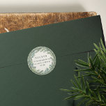 Pegatina Redonda Montaña Pine | Dirección de devolución de vacacion<br><div class="desc">Perfecto para sus tarjetas de vacaciones y los envíos por correo de temporada de los Navidades, estos elegantes pegatinas de 1, 5" de vuelta ofrecen su dirección de retorno rodeado por una corona de pino color agua verde sobre un cálido fondo de marfil. Diseñado para coordinar con nuestra colección de...</div>
