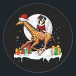 Pegatina Redonda Montaña Santa Entlebucher Riding Giraffe Christma<br><div class="desc">Propietario de Santa Entlebucher Mountain Riding Giraffe Navidades</div>