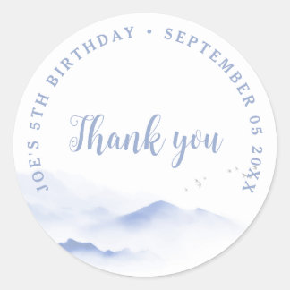 Pegatina Redonda Montañas azules Gracias cumpleaños
