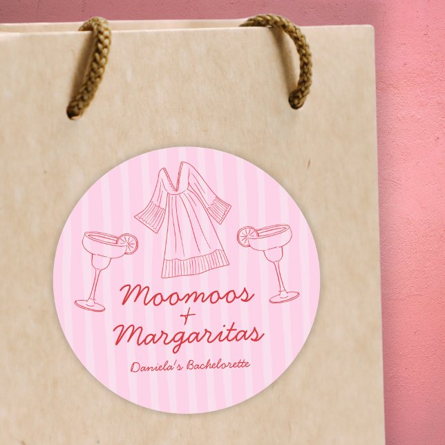 Pegatina Redonda Moo Moos & Margaritas Bachelorette rosa y roja (Moo Moos & Margaritas Pink & Red Bachelorette Classic Round Sticker)