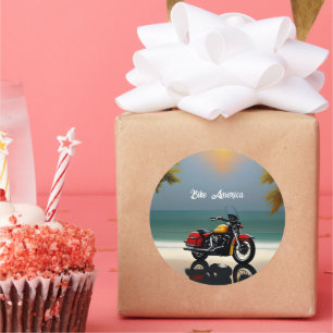 Pegatina Redonda Motocicleta Estacionada cerca del Océano