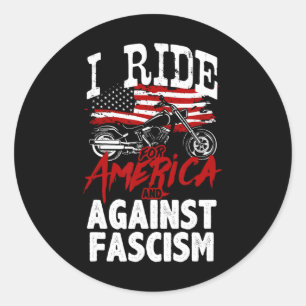 Pegatina Redonda Motociclista anti Trump resiste contra la protesta