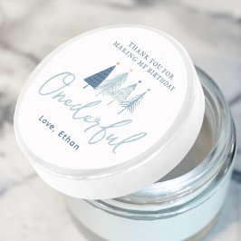 Pegatina Redonda Muchacho árbol de Navidad Maravilloso cumpleaños G