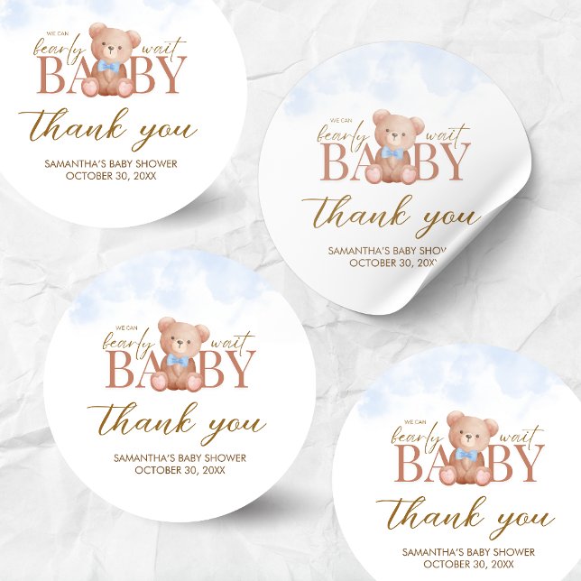 Pegatina Redonda Muchacho, podemos esperar a Baby Shower (Blue We Can Bearly Wait Bear Baby Shower Sticker)