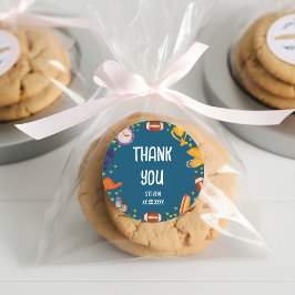 Pegatina Redonda Muchachos de fútbol americano de baloncesto gracia