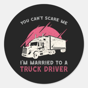 Pegatina Redonda Mujer camionera estoy casada con un camionero grac