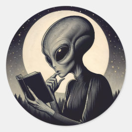 Pegatina Redonda Mujer extranjera leyendo libro de arte vintage