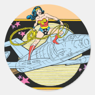 Pegatina Redonda Mujer Maravilla con Jet