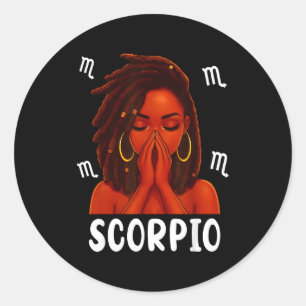 Pegatina Redonda Mujer Negra Con Scoro Rezando Cumpleaños Zodiaco C
