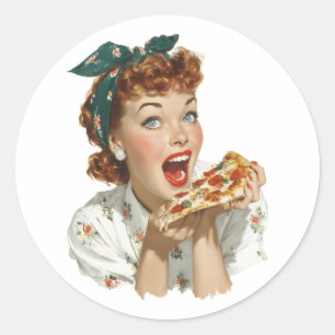 Pegatina Redonda Mujer Retro Disfrutando Rebanada de Pizza
