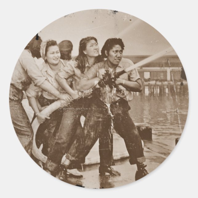 Pegatina Redonda Mujeres bomberas Pearl Harbor Diciembre 7 (Anverso)