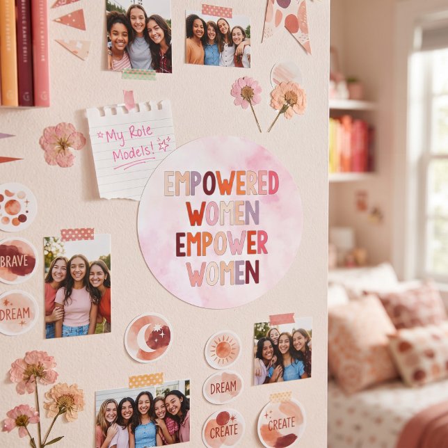 Pegatina Redonda Mujeres Empoderadas Empoderan Mujeres (Subido por el creador)