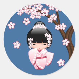 Pegatina Redonda Muñeca Kokeshi de Kimono Rosa sobre Azul