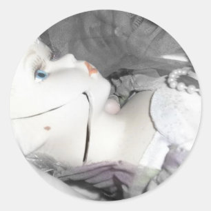 Pegatina Redonda Muñeca quebrada