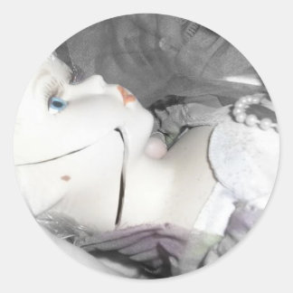 Pegatina Redonda Muñeca rota