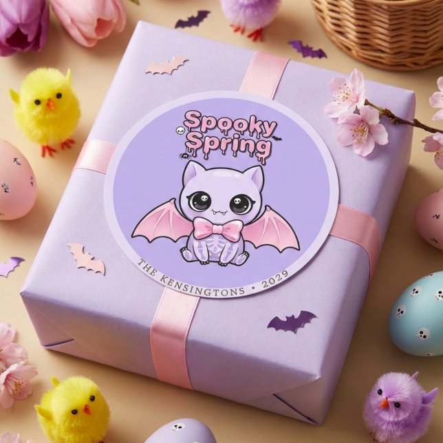 Pegatina Redonda Murciélago de lavanda pastel gótico redondo de pri (Spooky Spring Bat Lavender Pastel Goth Round Classic Round Sticker)