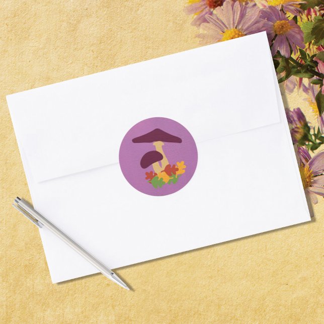 Pegatina Redonda Mushrooms del paisaje otoñal (Subido por el creador)