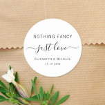 Pegatina Redonda Nada Fancy Just Love Boda<br><div class="desc">Un pegatina de moda para sus invitaciones a bodas,  favores y tarjetas de agradecimiento con "Nothing Fancy Just Love" en una mezcla de letras simples y un guión elegante con guiones,  y tus nombres y fecha de boda o recepción en tipografía serif clásica.</div>