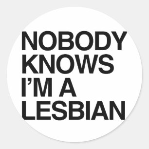 Pegatina Redonda NADIE SABE QUE SOY LESBIANO -.png