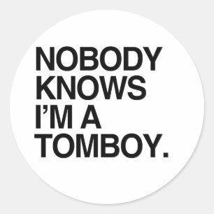 Pegatina Redonda NADIE SABE QUE SOY UN TOMBOY -.png