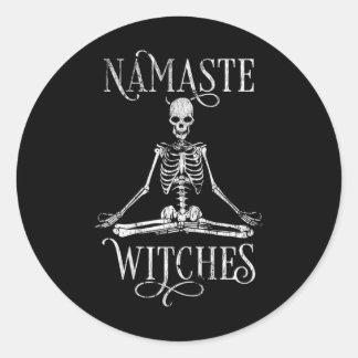 Pegatina Redonda Namaste de esqueleto de yoga de Halloween angustia