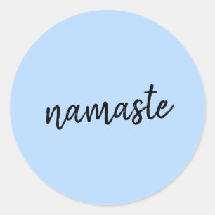 Pegatina Redonda Namasté   Saludo espiritual del yoga azul pastel
