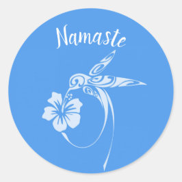 Pegatina Redonda Namaste White Hummingbird con fondo azul