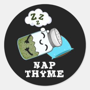 Pegatina Redonda Nap Thyme Graciosa Hierba Durmiente Pun Dark BG
