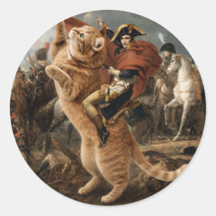 Pegatina Redonda Napoleón montando un gato gigante de batalla