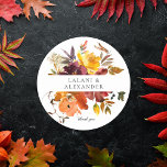 Pegatina Redonda Naranja y flor dorada amarilla 2 Gracias<br><div class="desc">Decoren sus sobres u otros artículos con su nombre y sus modernos pegatinas florales de oro Naranja y amarillo. Texto opcional de agradecimiento.</div>