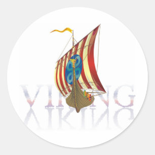 Pegatina Redonda Nave de Viking que refleja en el agua misteriosa