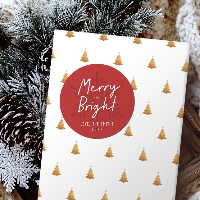 Pegatina Redonda Navidad Copos de Nieve Modernos Alegres y Brillant (Modern Script Merry & Bright Snowflakes Christmas Classic Round Sticker)