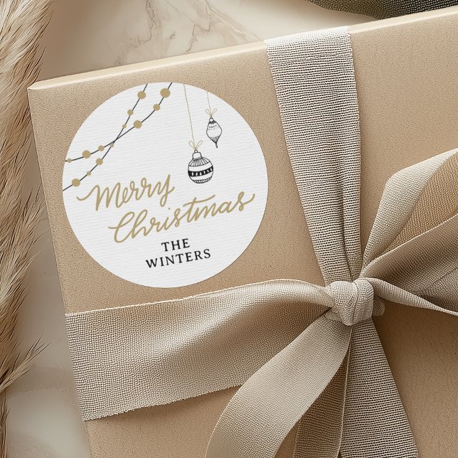 Pegatina Redonda Navidad moderna personalizada en negro y dorado (Modern Personalized Black and Gold Hand-Drawn Baubles Christmas Sticker for Presents and Envelopes)