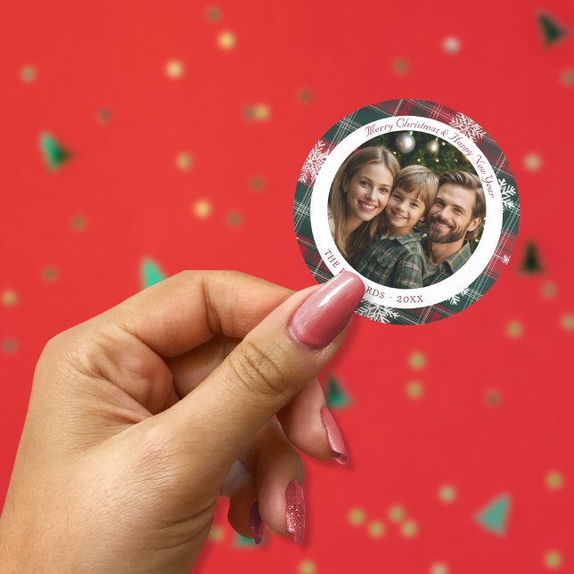 Pegatina Redonda Navidades de copos de nieve rojos y verdes (Vintage Red and Green Snowflakes Christmas Classic Round Sticker)