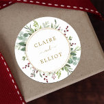 Pegatina Redonda Navidades de la vegetación botánica Holiday Gold<br><div class="desc">Este pegatina presenta eucalipto de acuarela pintado,  hojas verdes,  bayas rojas y un marco falso de círculo dorado. Para una personalización más avanzada de este diseño,  haga clic en el enlace "Personalizar más adelante". También están disponibles los elementos coincidentes.</div>